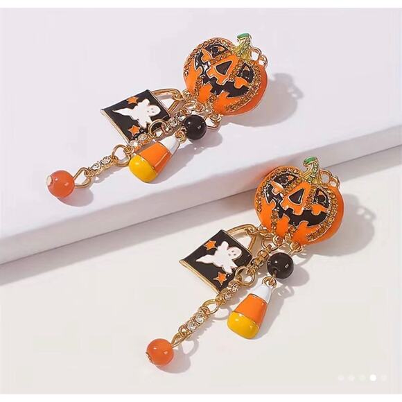 Pumpkin with Halloween Dangles Earrings - Picture 3 of 5